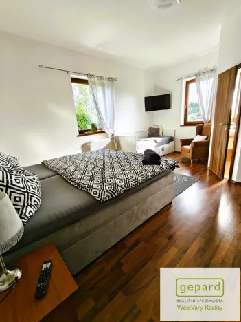 Prodej rodinného domu, Nová Role - Mezirolí, 310 m2