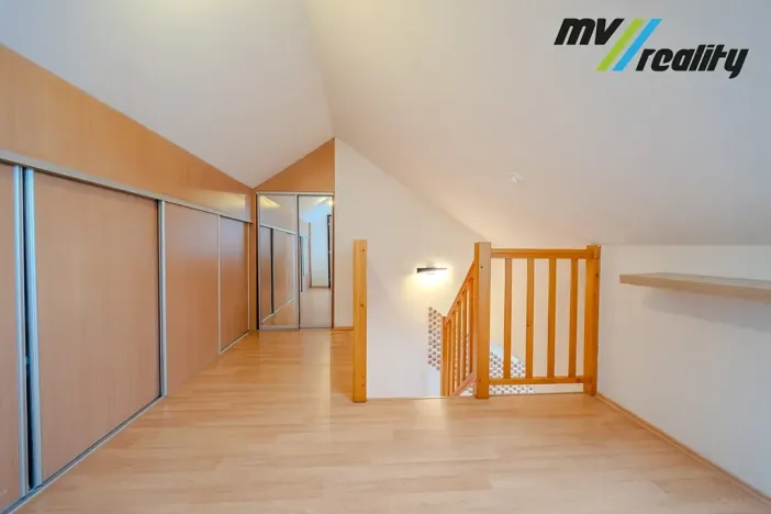 Prodej bytu 4+kk, Milovice, Kaštanová, 131 m2