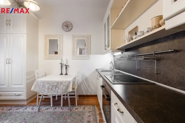 Pronájem bytu 2+kk, Karlovy Vary, K. Čapka, 48 m2