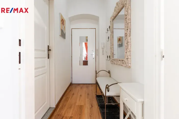 Pronájem bytu 2+kk, Karlovy Vary, K. Čapka, 48 m2