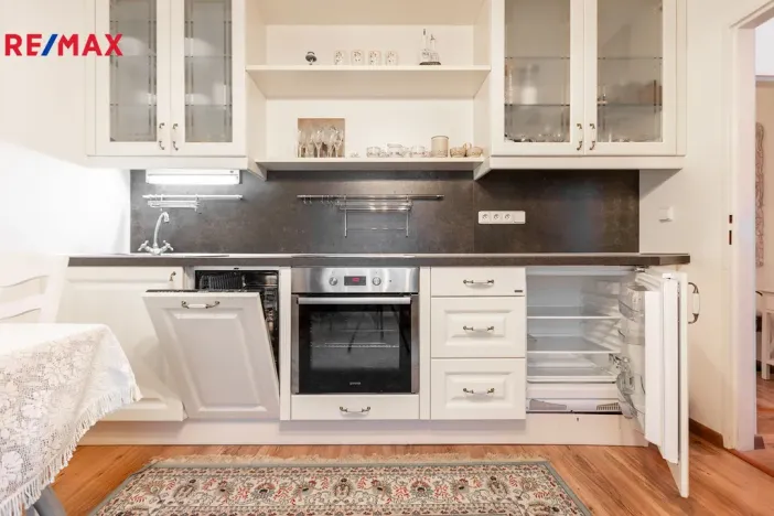 Pronájem bytu 2+kk, Karlovy Vary, K. Čapka, 48 m2