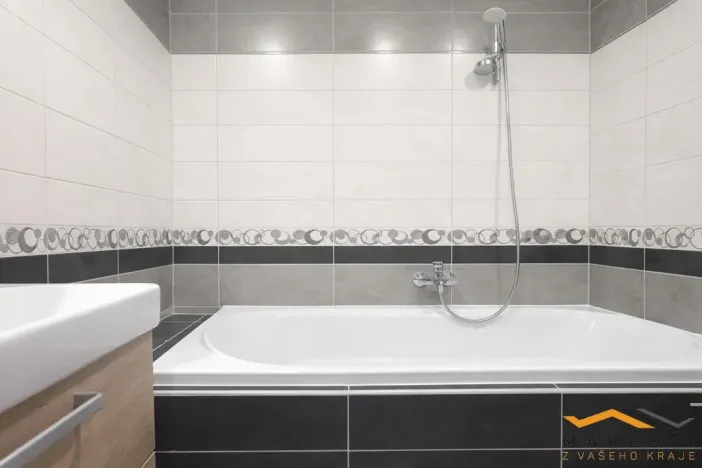 Pronájem bytu 3+1, Jindřichův Hradec - Jindřichův Hradec V, Kosmonautů, 73 m2