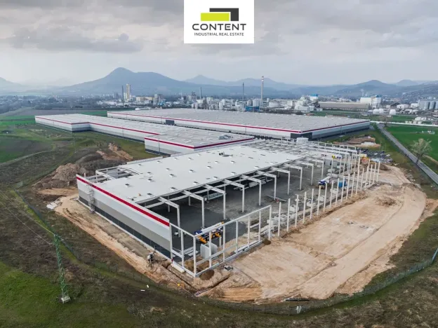 Pronájem skladu, Lovosice, 8330 m2