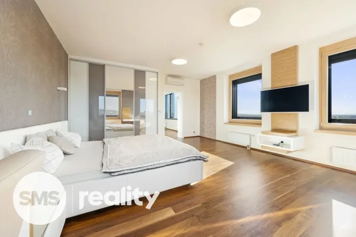 Pronájem atypického bytu, Brno - Štýřice, Pražákova, 332 m2