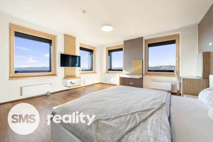 Pronájem atypického bytu, Brno - Štýřice, Pražákova, 332 m2