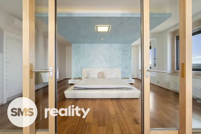 Pronájem atypického bytu, Brno - Štýřice, Pražákova, 332 m2