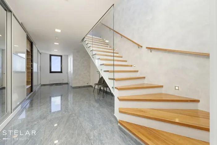 Pronájem atypického bytu, Brno - Štýřice, Pražákova, 332 m2