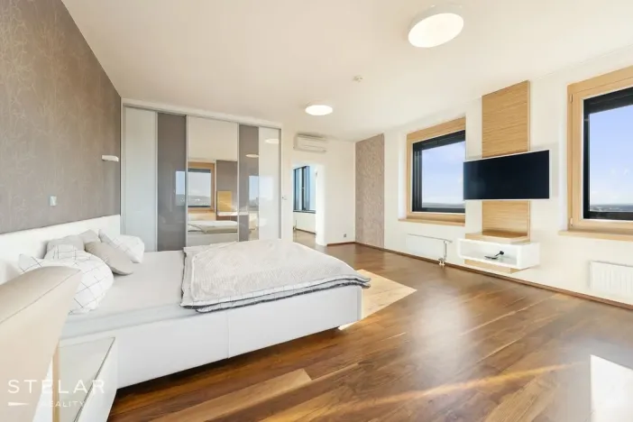 Pronájem atypického bytu, Brno - Štýřice, Pražákova, 332 m2