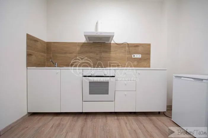 Pronájem bytu 1+1, Praha - Kbely, Semilská, 30 m2