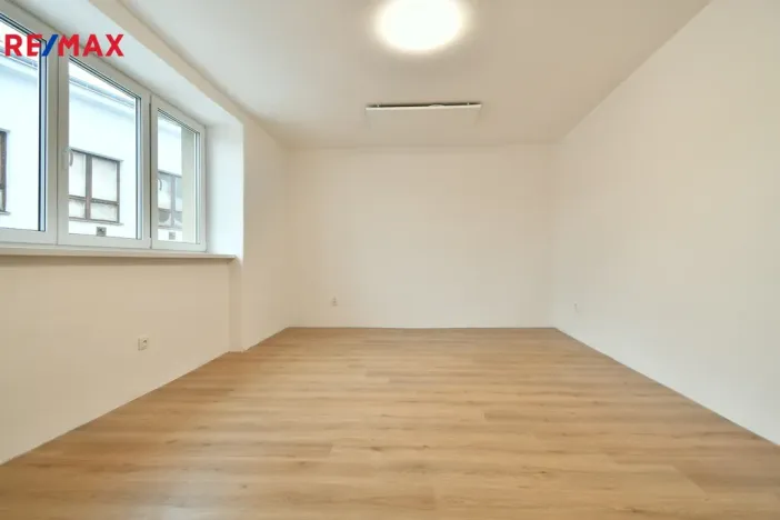 Pronájem bytu 3+1, Nová Paka, Masarykovo náměstí, 93 m2