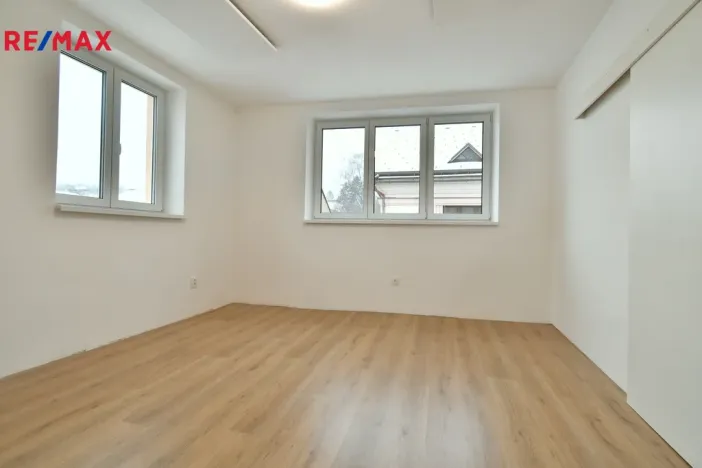 Pronájem bytu 3+1, Nová Paka, Masarykovo náměstí, 93 m2