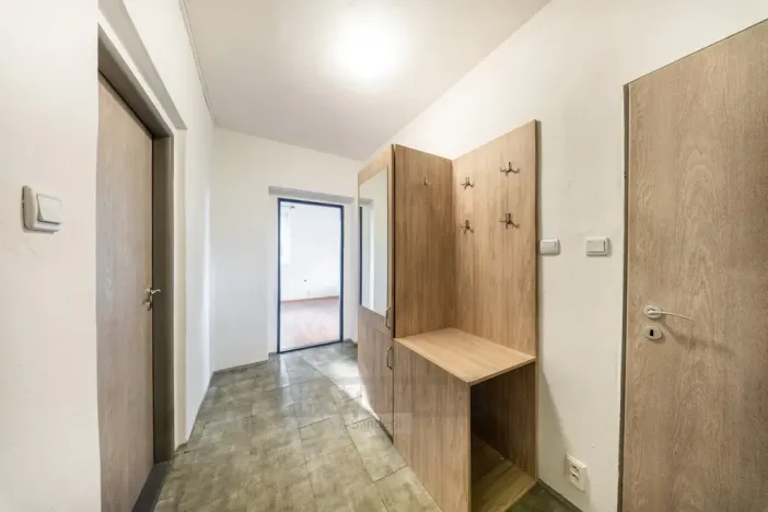 Prodej bytu 3+1, Lišov - Hůrky, 78 m2