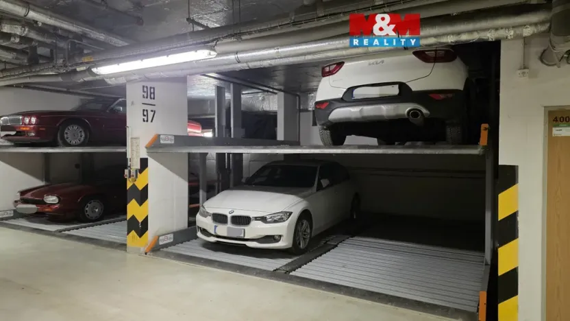 Pronájem garážového stání, Praha - Holešovice, Poupětova, 12 m2