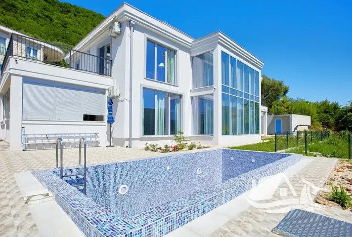 Prodej vily, Kumbor, Černá Hora, 320 m2