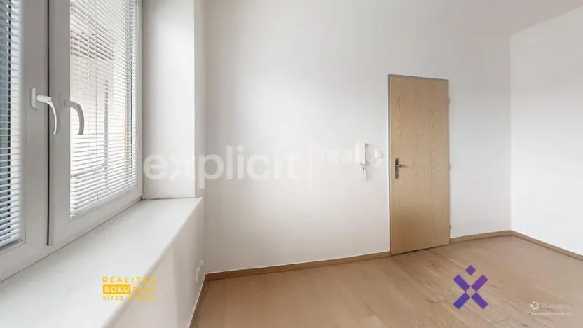 Pronájem kanceláře, Vizovice, Masarykovo nám., 15 m2