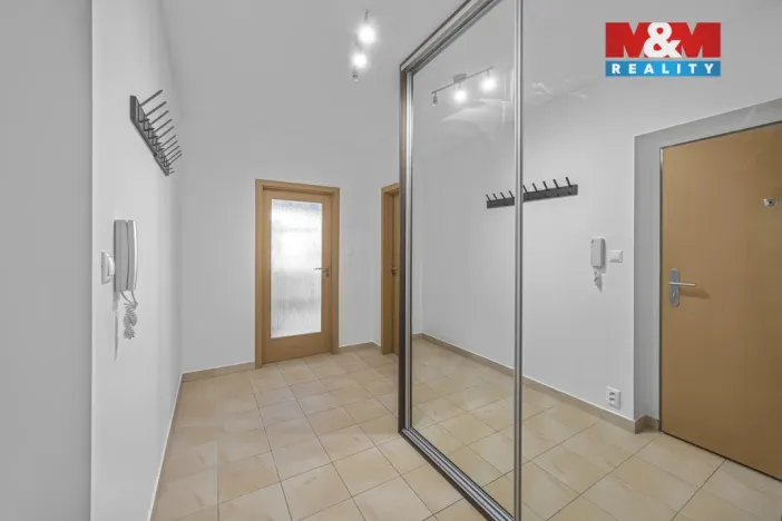 Prodej bytu 1+kk, Hradec Králové, Rybova, 41 m2