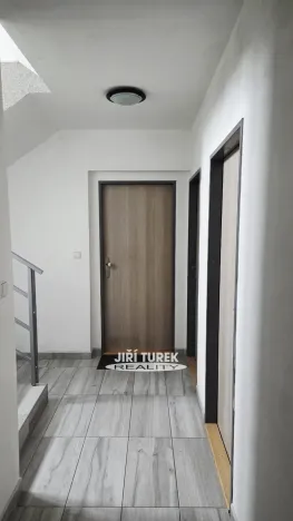 Pronájem bytu 2+kk, Praha - Kbely, Toužimská, 46 m2