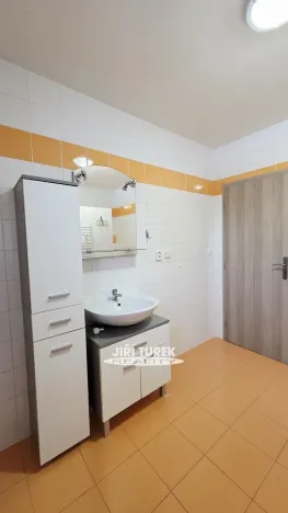 Pronájem bytu 2+kk, Praha - Kbely, Toužimská, 46 m2