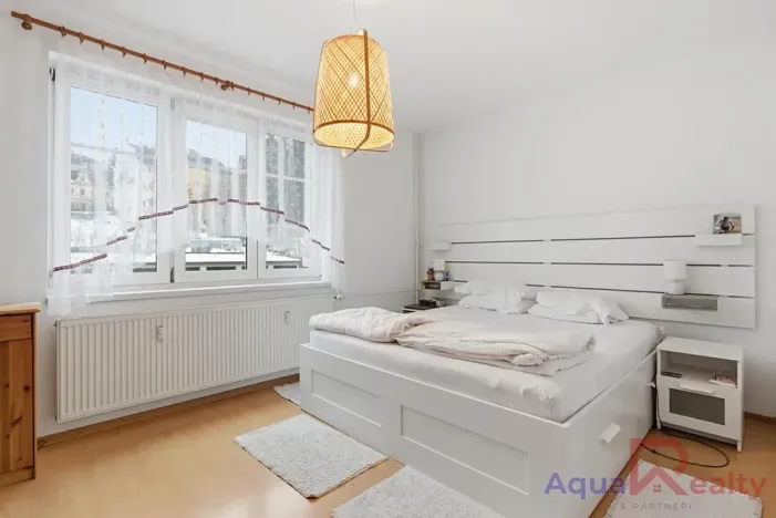 Prodej bytu 2+kk, Karlovy Vary, nám. V. Řezáče, 68 m2