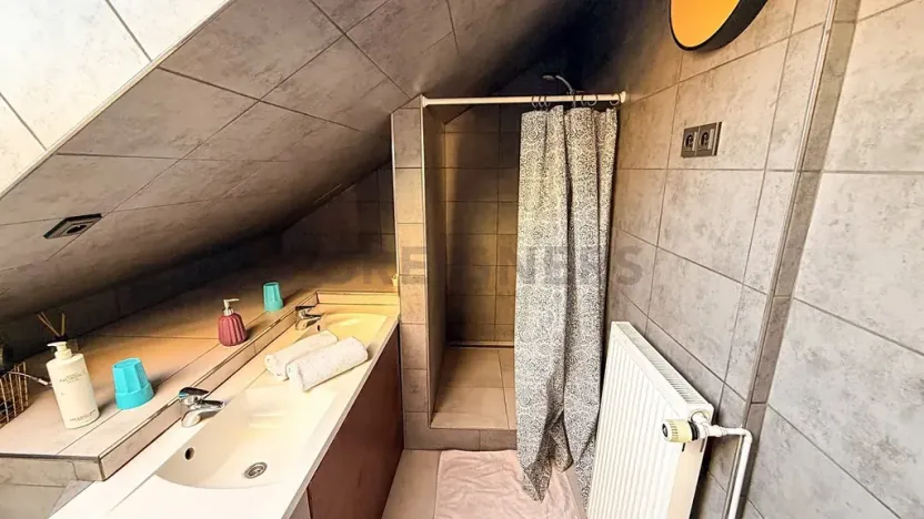 Pronájem půdního prostoru, Praha - Smíchov, Staropramenná, 100 m2