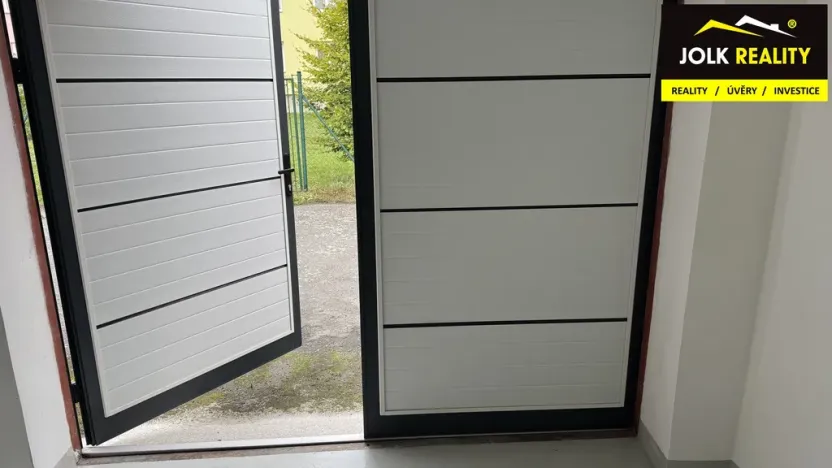 Pronájem garáže, Opava, Hobzíkova, 15 m2