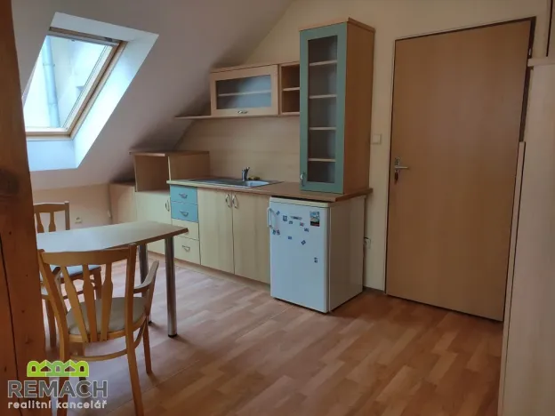 Pronájem kanceláře, Uherské Hradiště, Mariánské náměstí, 35 m2