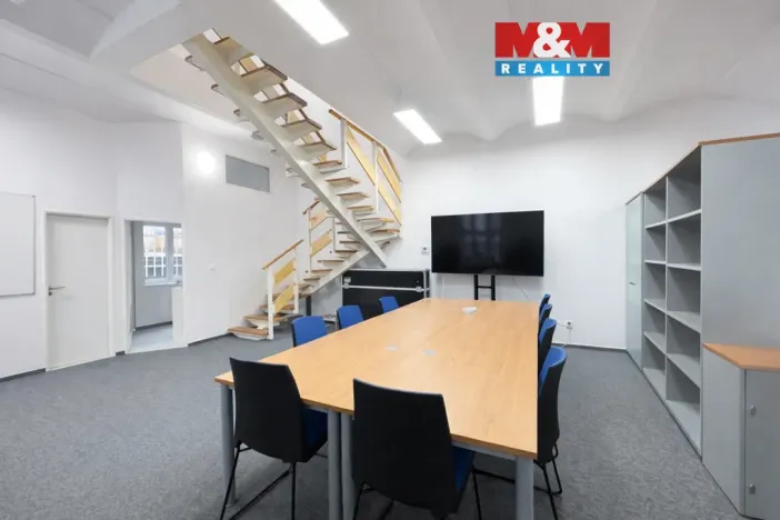 Pronájem kanceláře, Praha - Karlín, Sokolovská, 162 m2