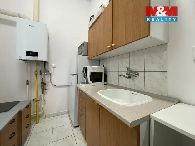 Pronájem kanceláře, Praha - Karlín, Sokolovská, 162 m2