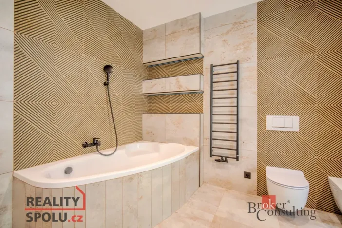 Prodej rodinného domu, Turnov - Bukovina, 450 m2