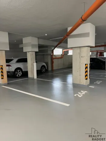 Pronájem garážového stání, Olomouc, Edmunda Husserla, 15 m2