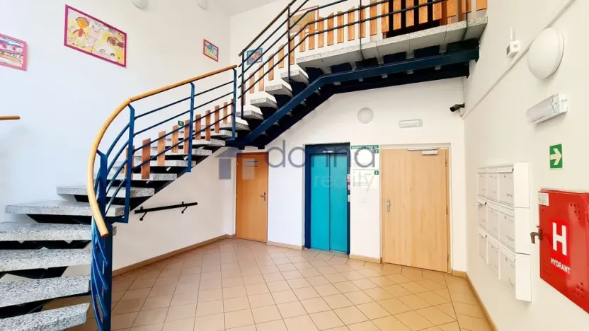 Pronájem obchodního prostoru, Praha, Chrudimská, 360 m2