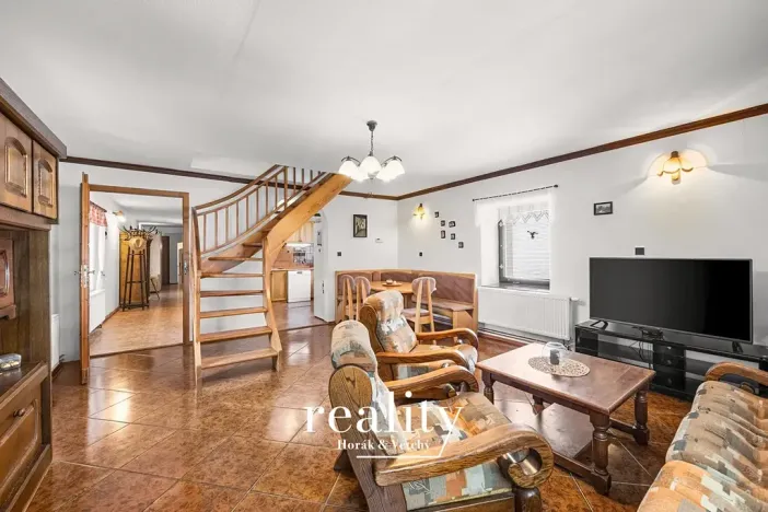 Prodej rodinného domu, Řásná, 179 m2