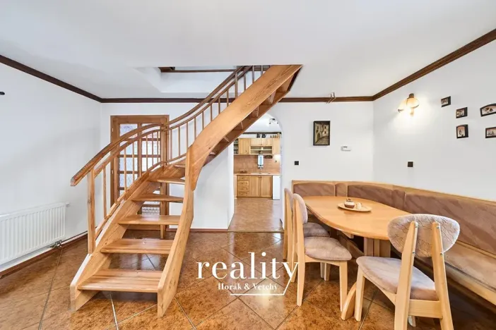 Prodej rodinného domu, Řásná, 179 m2