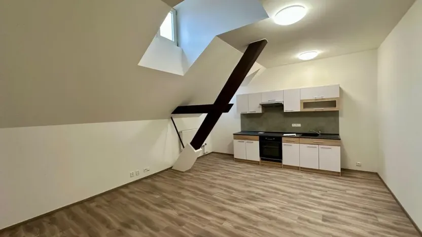 Pronájem bytu 3+kk, Cheb, náměstí Krále Jiřího z Poděbrad, 70 m2