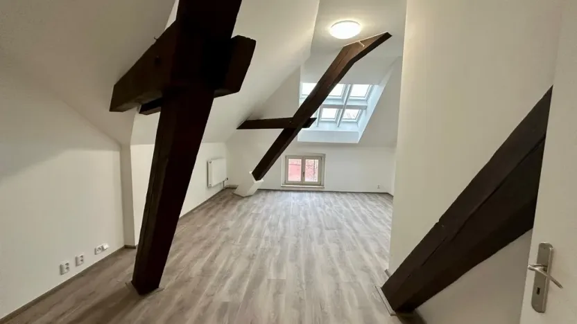 Pronájem bytu 3+kk, Cheb, náměstí Krále Jiřího z Poděbrad, 70 m2