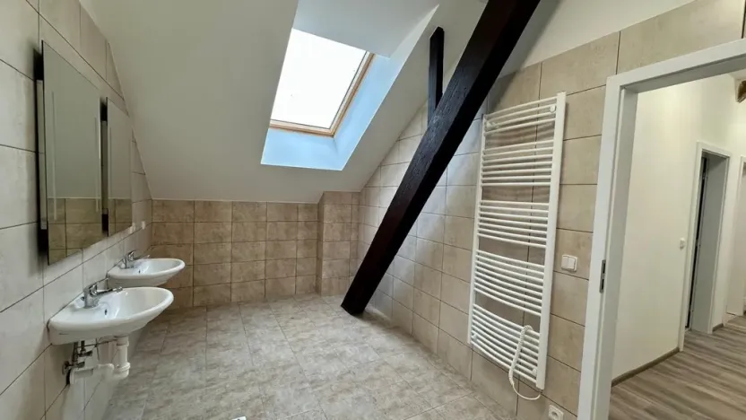 Pronájem bytu 3+kk, Cheb, náměstí Krále Jiřího z Poděbrad, 70 m2