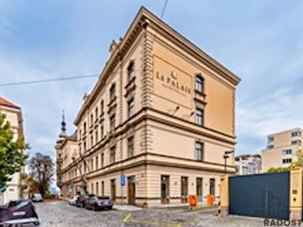 Pronájem garážového stání, Praha - Vinohrady, U Zvonařky, 15 m2