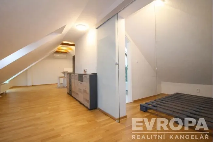 Pronájem bytu 2+kk, Praha - Suchdol, Budyňská, 50 m2