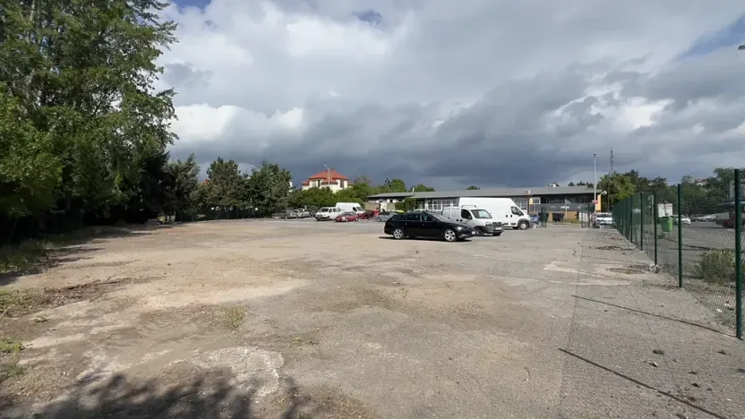 Pronájem komerčního pozemku, Praha - Modřany, Komořanská, 1500 m2