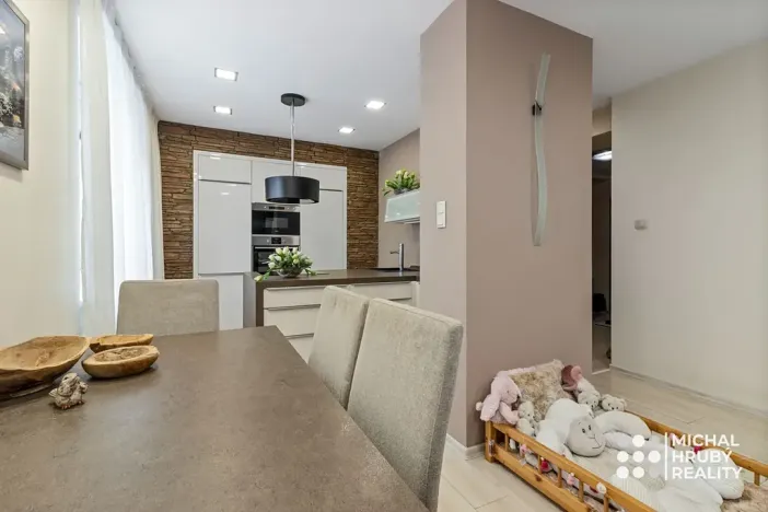 Prodej bytu 2+kk, Ostrava, Vrázova, 79 m2