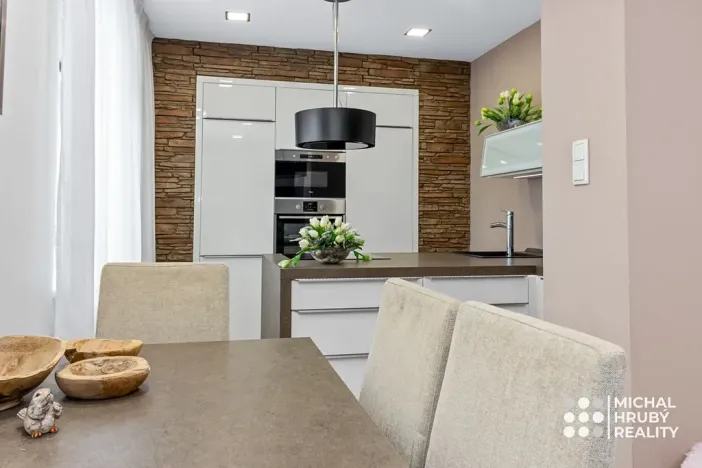 Prodej bytu 2+kk, Ostrava, Vrázova, 79 m2