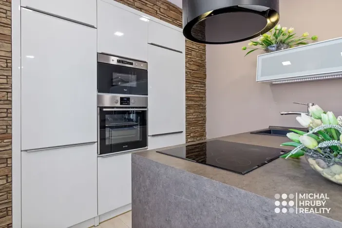 Prodej bytu 2+kk, Ostrava, Vrázova, 79 m2