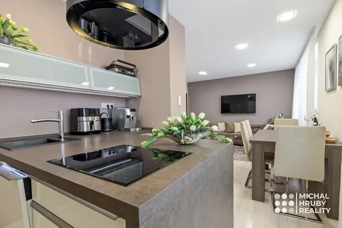 Prodej bytu 2+kk, Ostrava, Vrázova, 79 m2