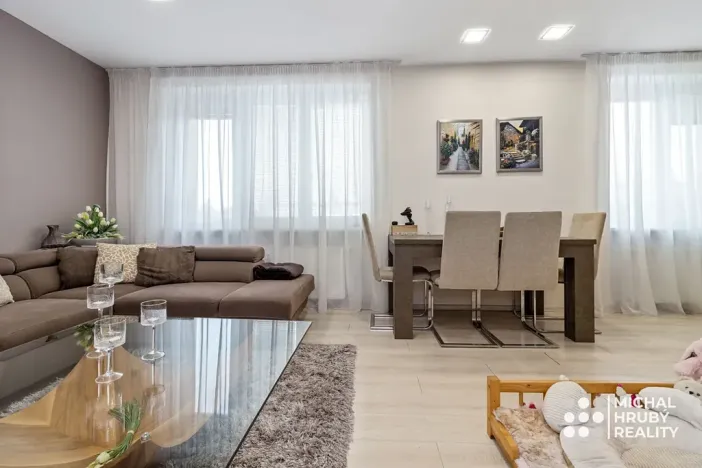 Prodej bytu 2+kk, Ostrava, Vrázova, 79 m2