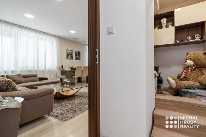 Prodej bytu 2+kk, Ostrava, Vrázova, 79 m2