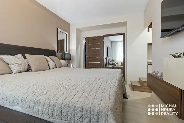 Prodej bytu 2+kk, Ostrava, Vrázova, 79 m2