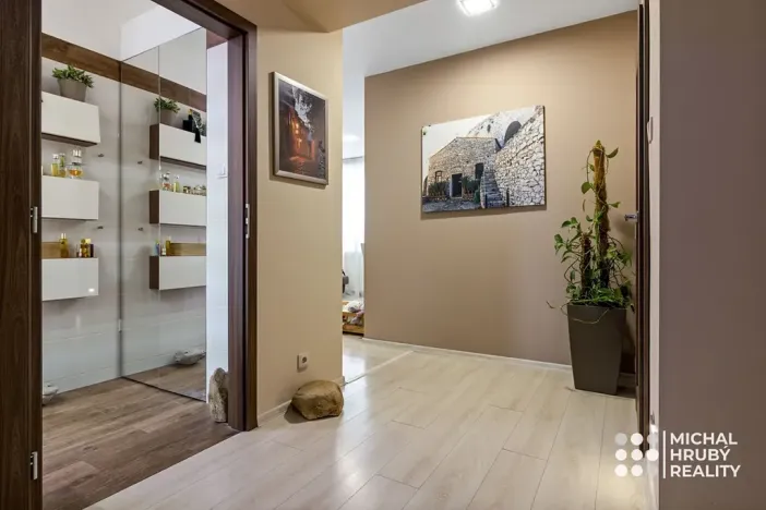 Prodej bytu 2+kk, Ostrava, Vrázova, 79 m2