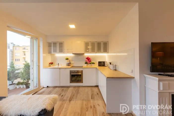 Pronájem bytu 3+kk, Praha - Vinohrady, Uruguayská, 98 m2