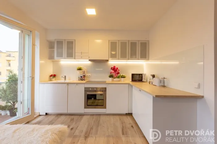 Pronájem bytu 3+kk, Praha - Vinohrady, Uruguayská, 98 m2