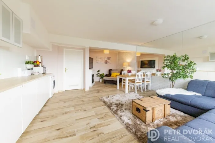 Pronájem bytu 3+kk, Praha - Vinohrady, Uruguayská, 98 m2